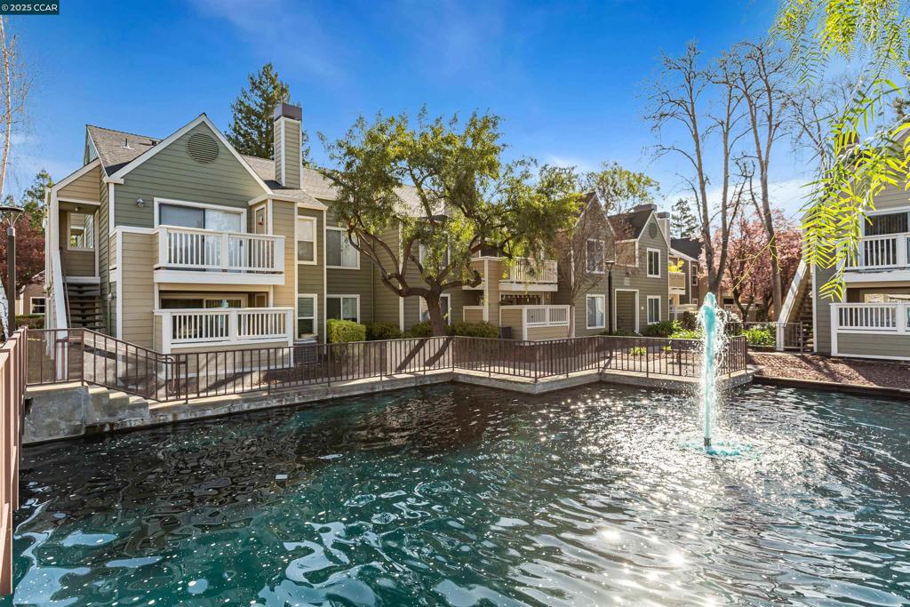 225 Reflections Dr 15 Property Photo