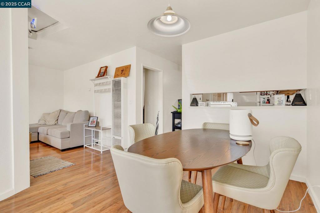 526 1st St Property Photo 4