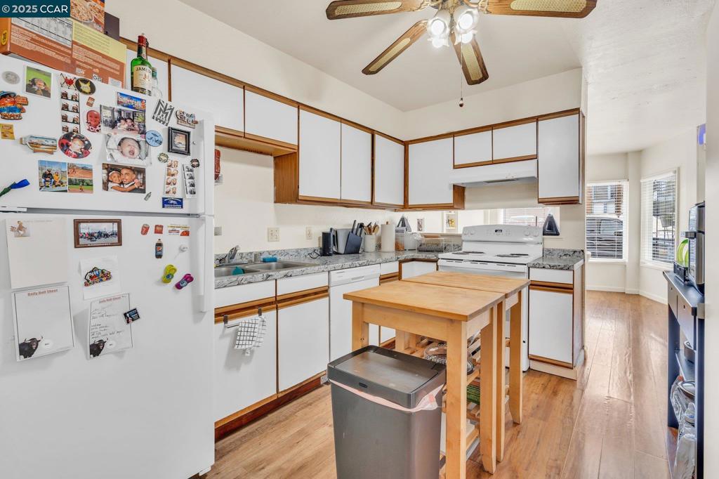 526 1st St Property Photo 6