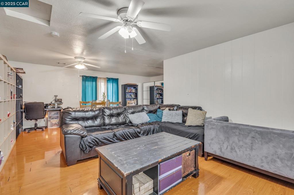 526 1st St Property Photo 12