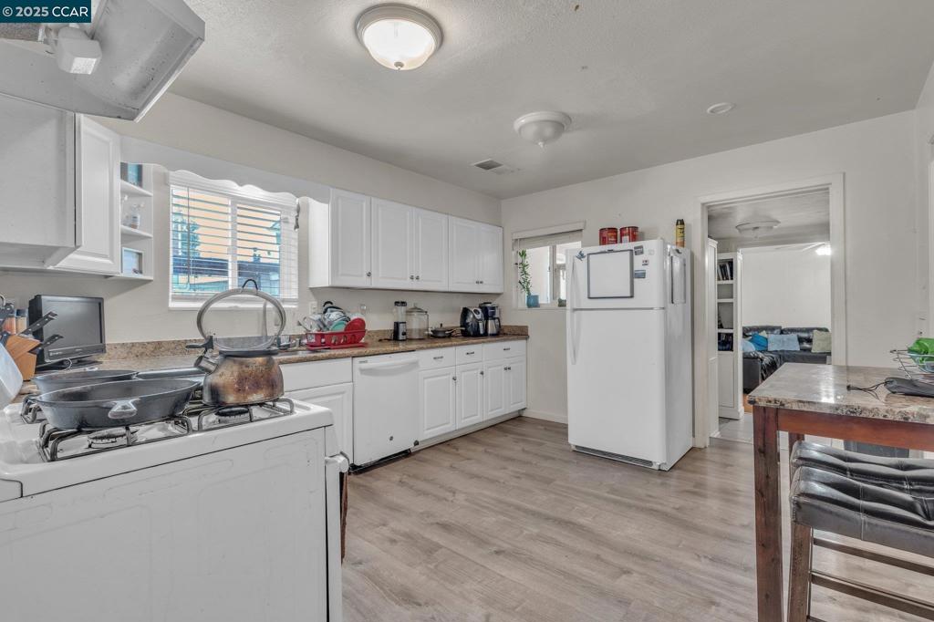 526 1st St Property Photo 14