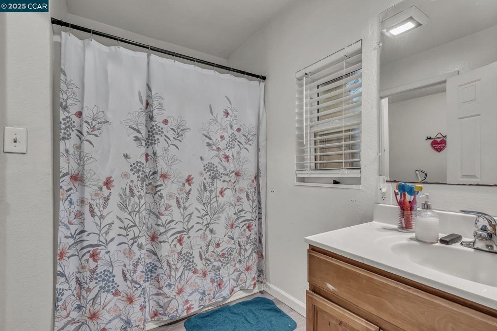 526 1st St Property Photo 16