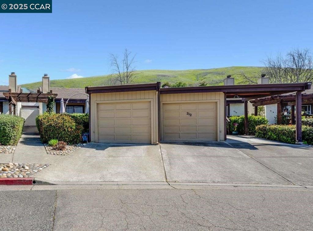 216 Tangerine Ct Property Photo