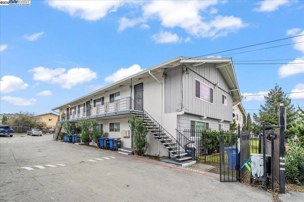 27070 Manon Ave Property Photo 3