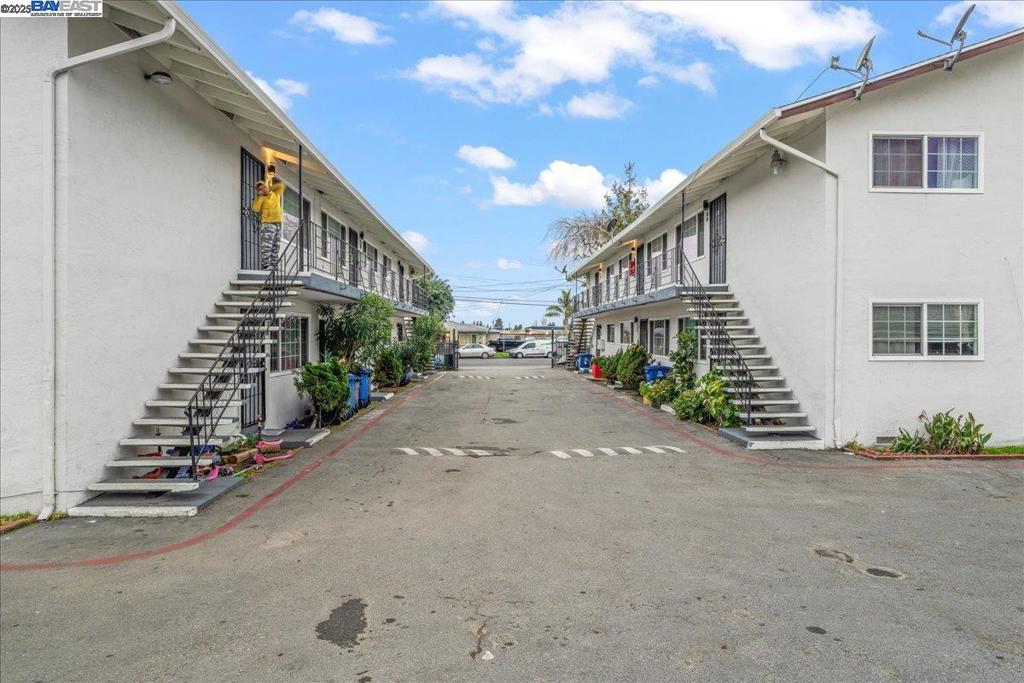 27070 Manon Ave Property Photo 8