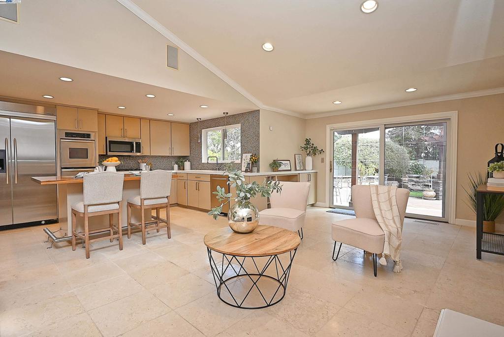 368 Cardona Cir Property Photo 3