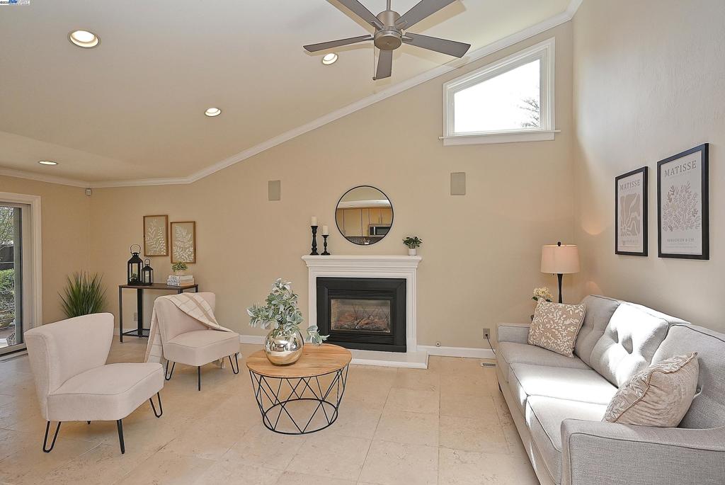 368 Cardona Cir Property Photo 4
