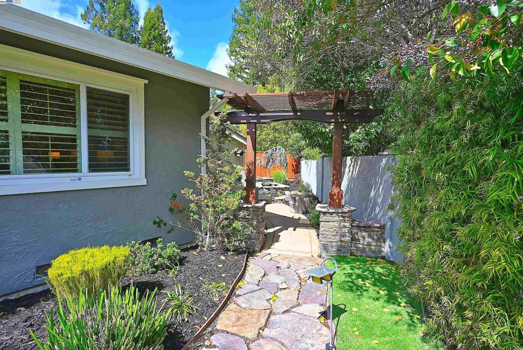 368 Cardona Cir Property Photo 24
