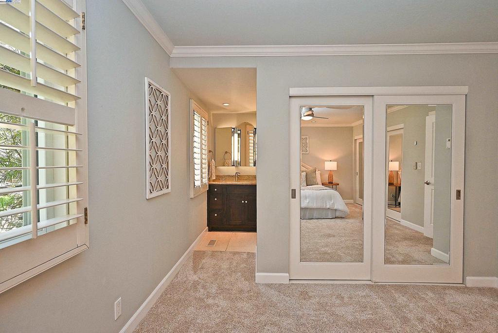 368 Cardona Cir Property Photo 32