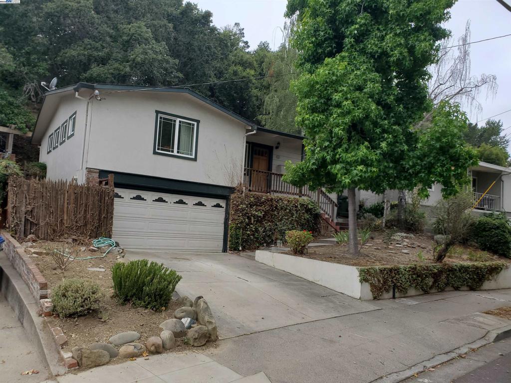 18425 Joseph Dr Property Photo