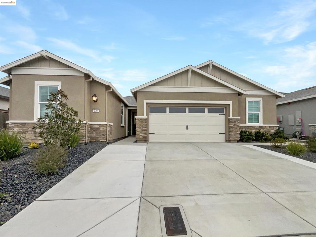 2066 Espana Ln Property Photo