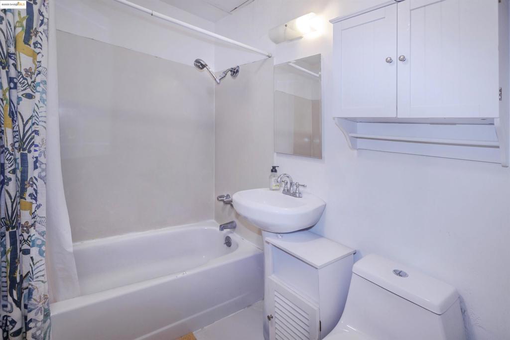 1433 Dwight Property Photo 10