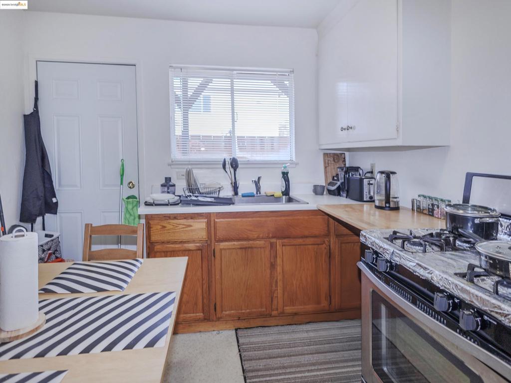 1433 Dwight Property Photo 15