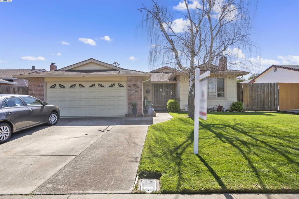 32273 Crest Ln Property Photo