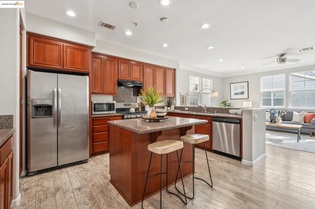 711 Summer Ln Property Photo
