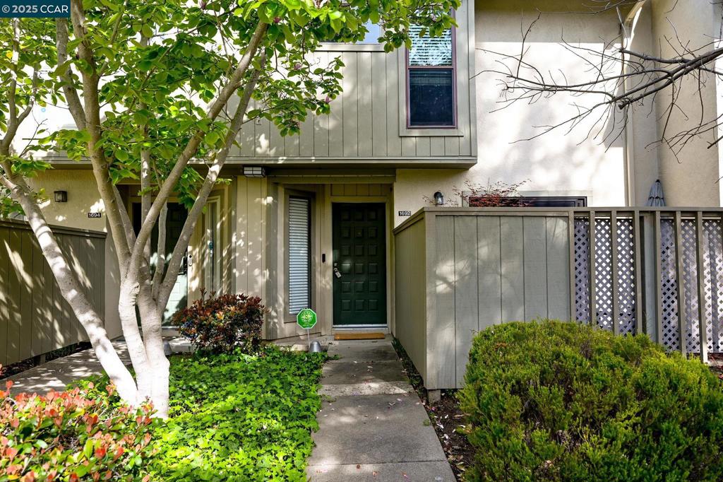 1692 Parkside Dr Property Photo
