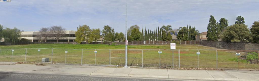 1811 W Kettleman Lane Property Photo