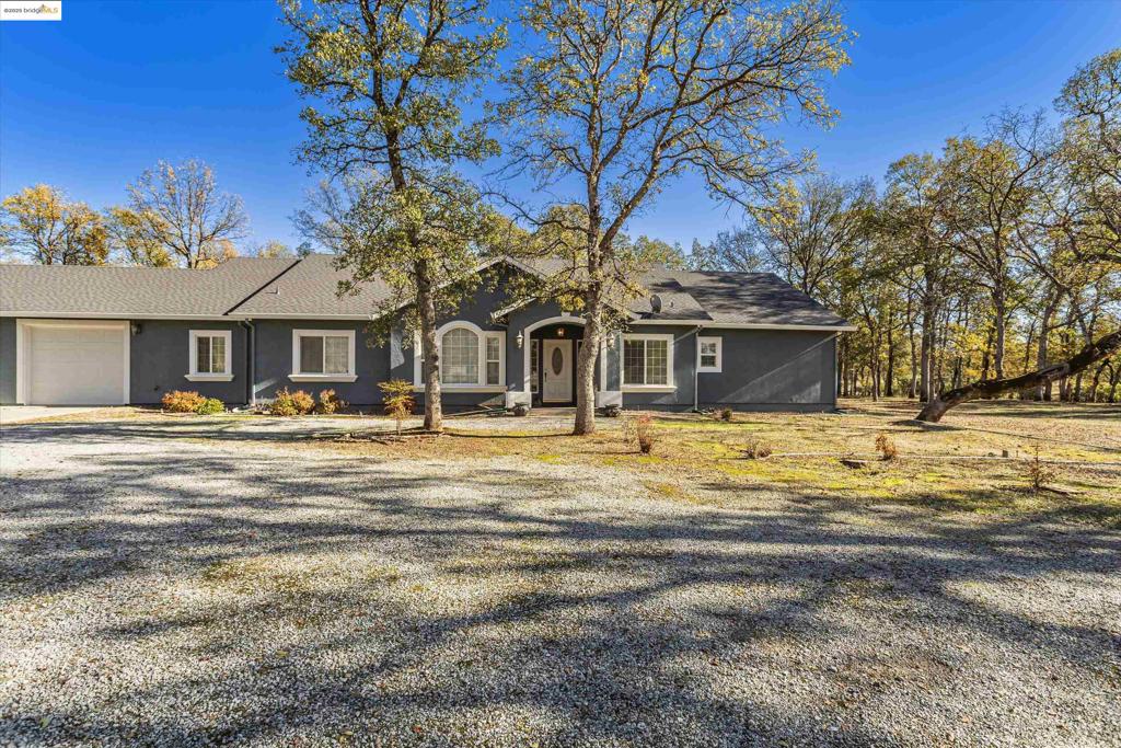 8585 Whispering Oaks Rd Property Photo