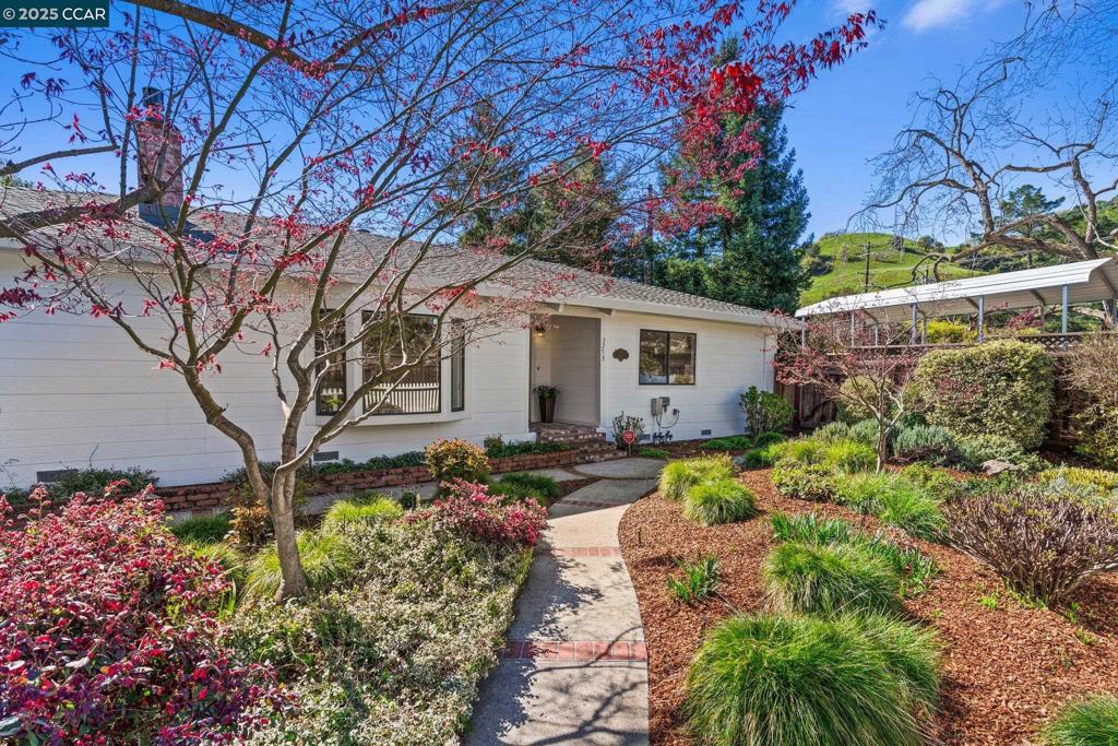3273 Wooded Creek Lane Property Photo