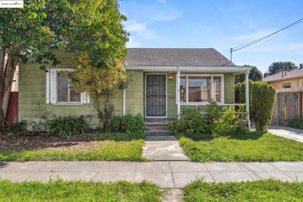 2370 Lowell Ave Property Photo