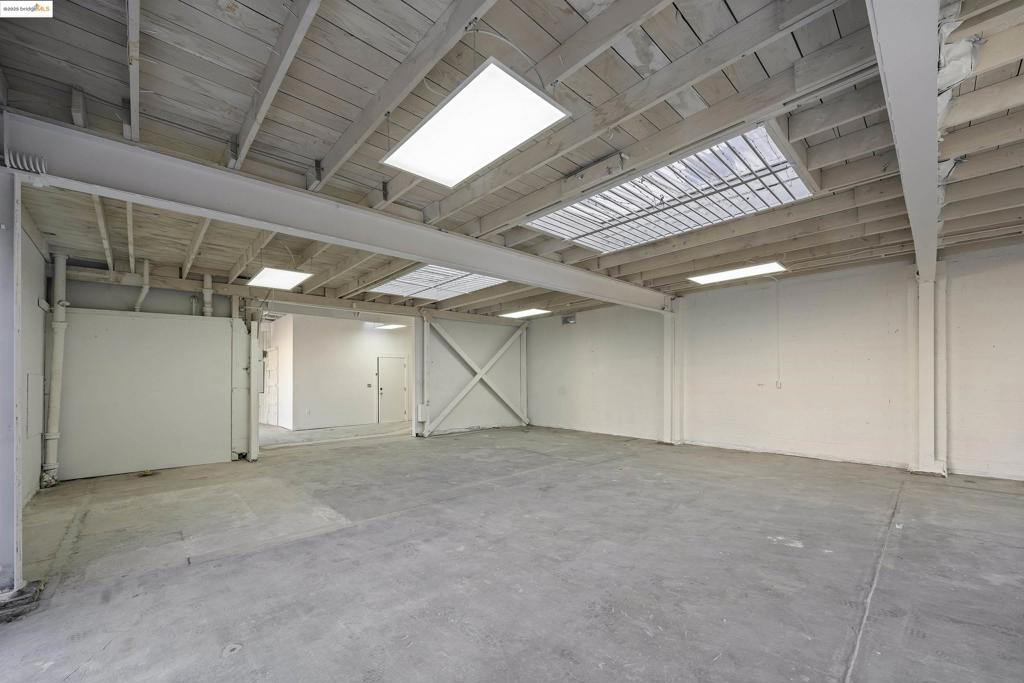 3294 Louise St Property Photo 8