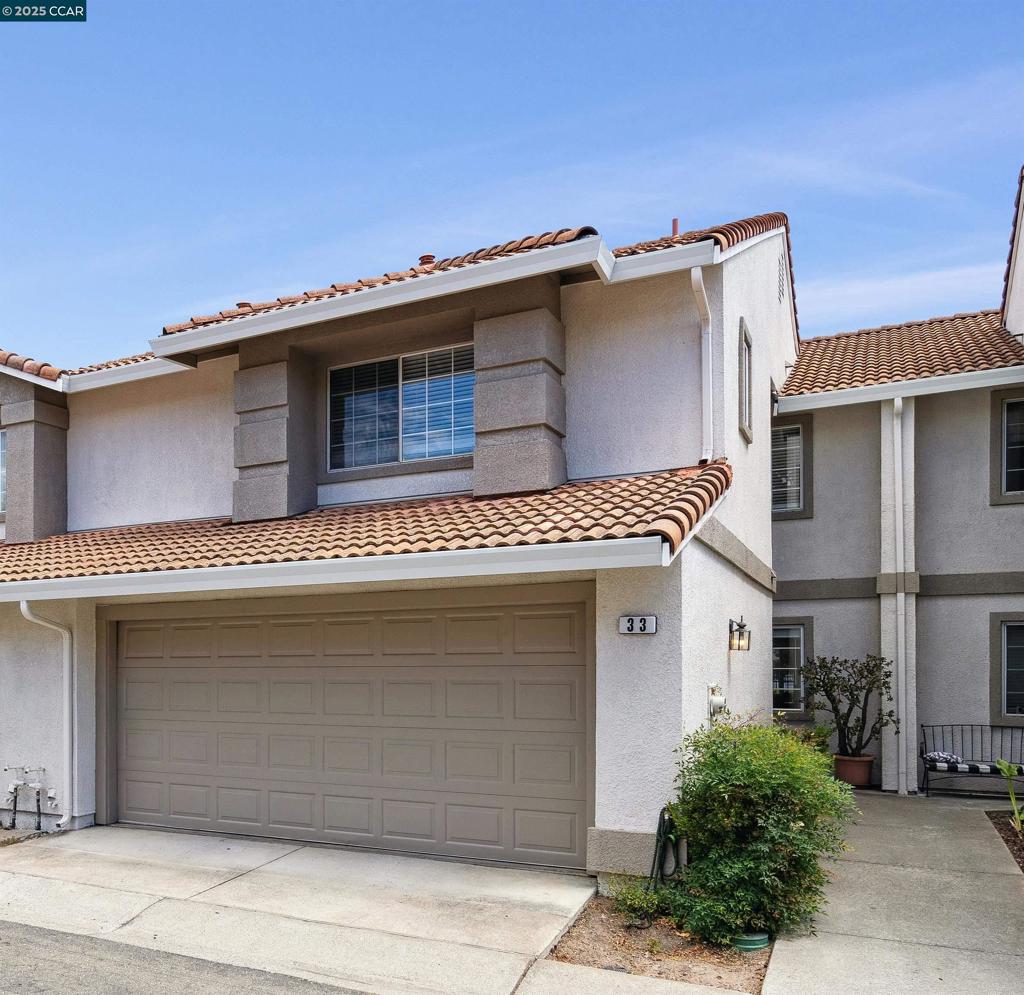 33 Maximo Court Property Photo 1