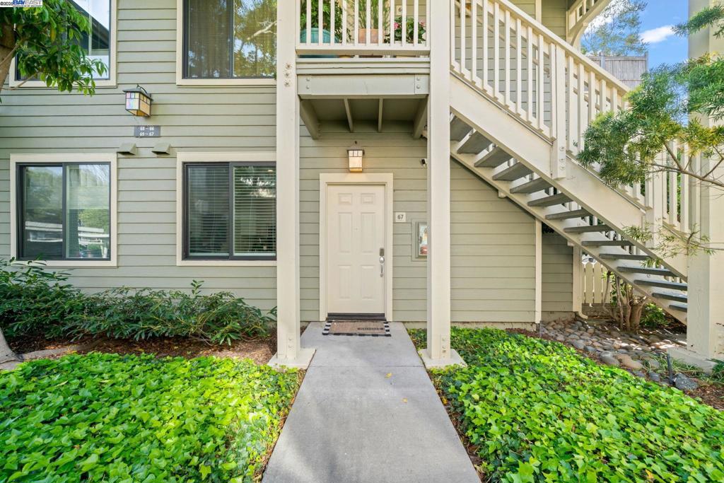 67 Lakeshore Ct Property Photo