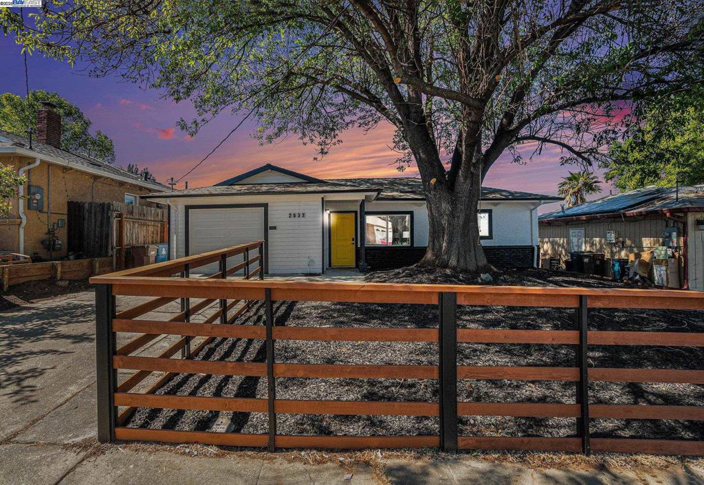 2832 Garrow Property Photo