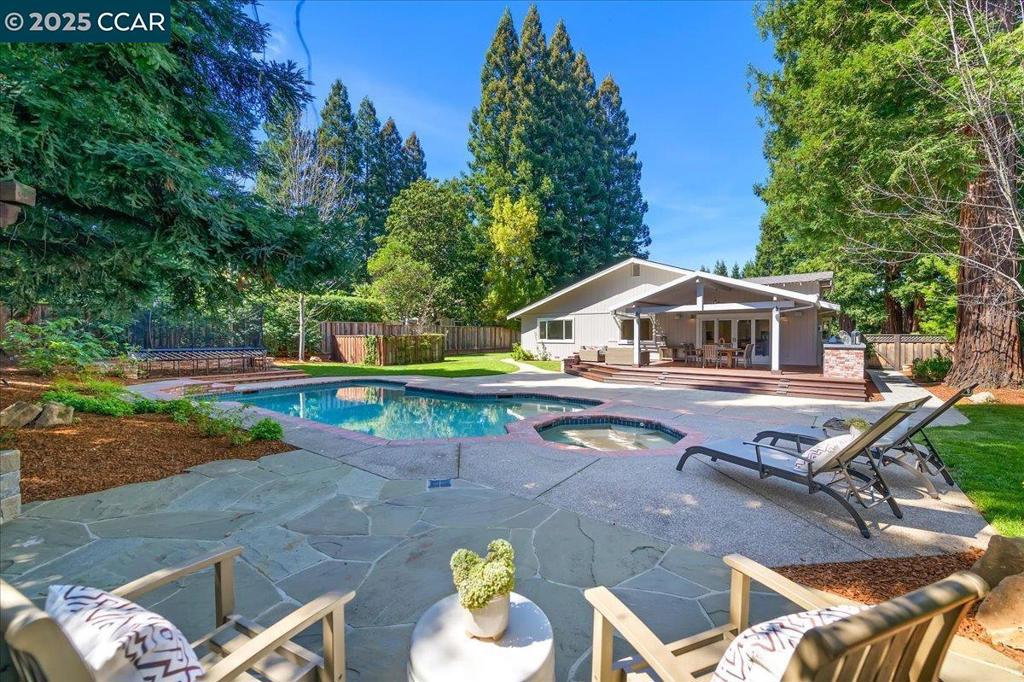 2 Cindy Ln Property Photo