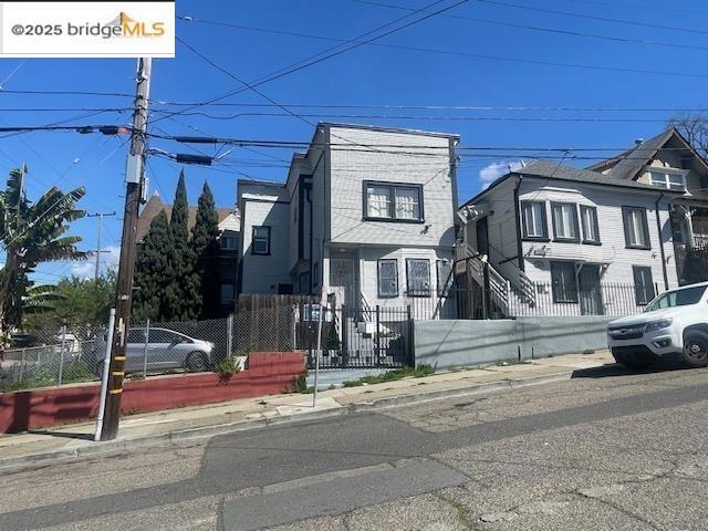 2304 E 22nd St Property Photo 2
