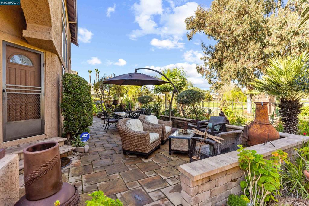 5541 Lanai Court Property Photo 1
