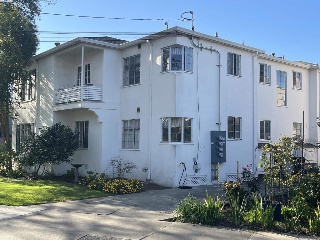 1319 Paru St Property Photo 4