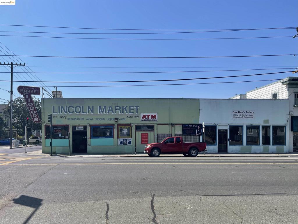 2070 Lincoln Ave Property Photo 2