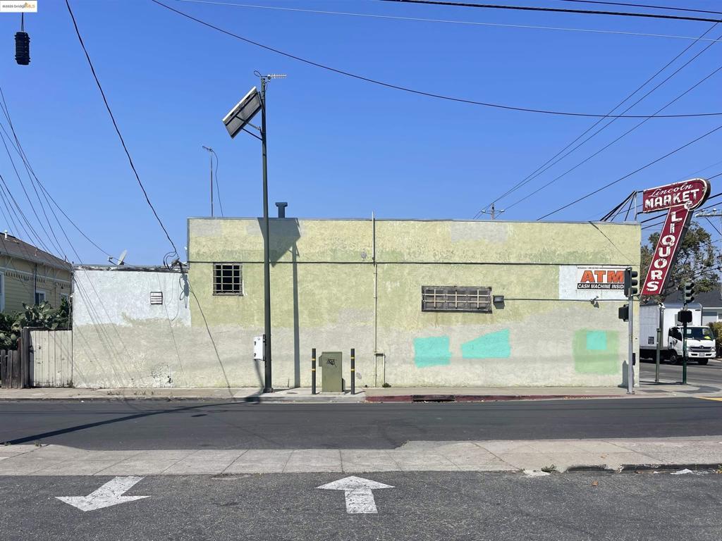 2070 Lincoln Ave Property Photo 4