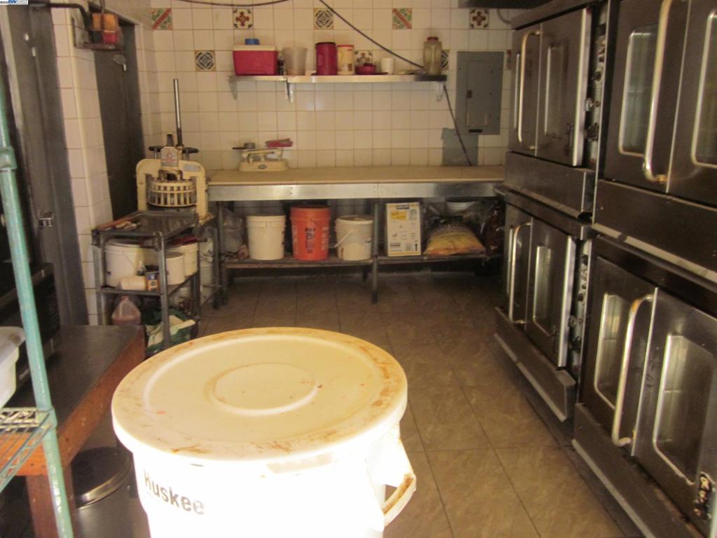 9639 International Blvd Property Photo 6