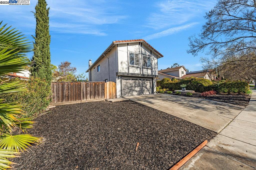 230 Tuolumne Dr Property Photo 3
