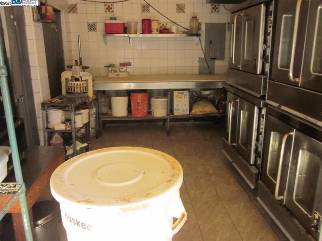 9639 International Blvd Property Photo 6