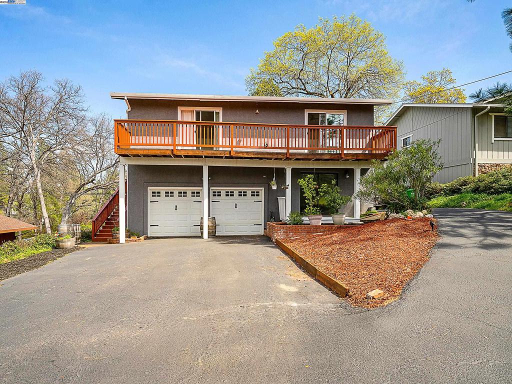 23889 Oakmont Way Property Photo