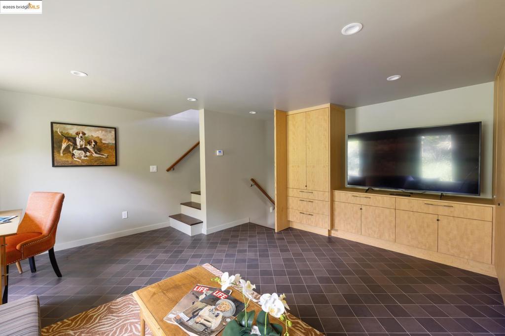 6930 Sunnyslope Ave Property Photo 24