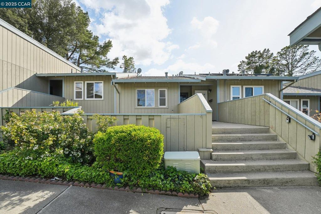 1956 Ascot Dr Property Photo