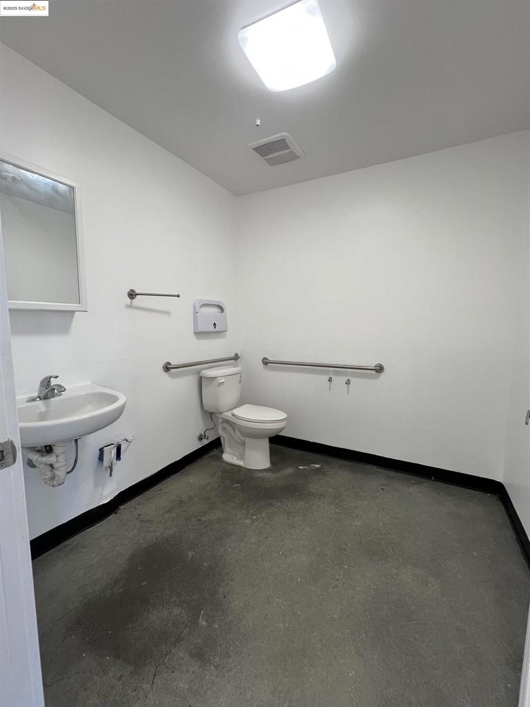 9400 International, Suite A Property Photo 7