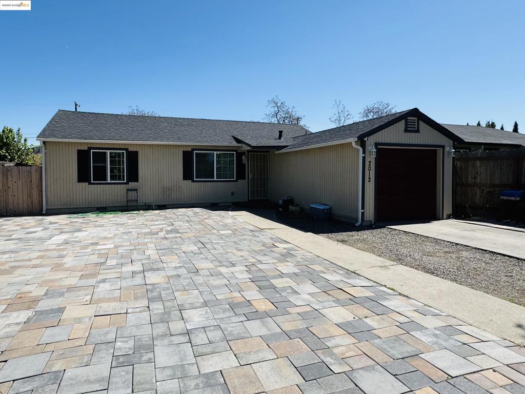 2012 S American St Property Photo 1