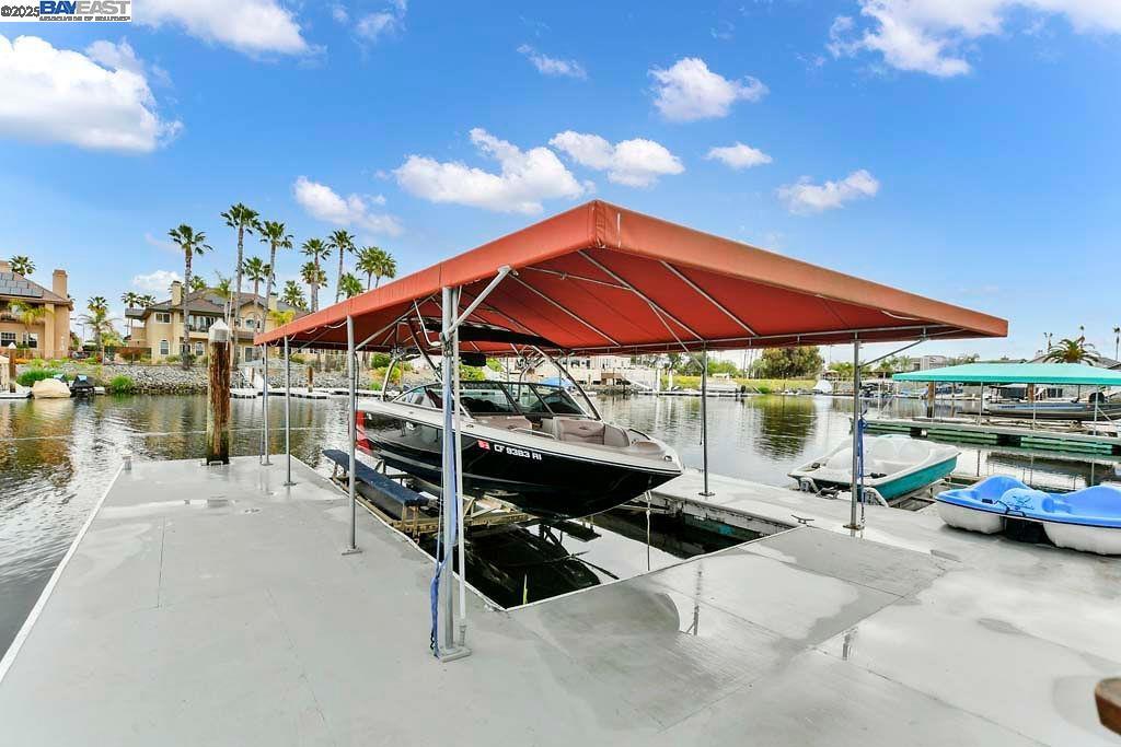 2287 Cove Ct Property Photo 4