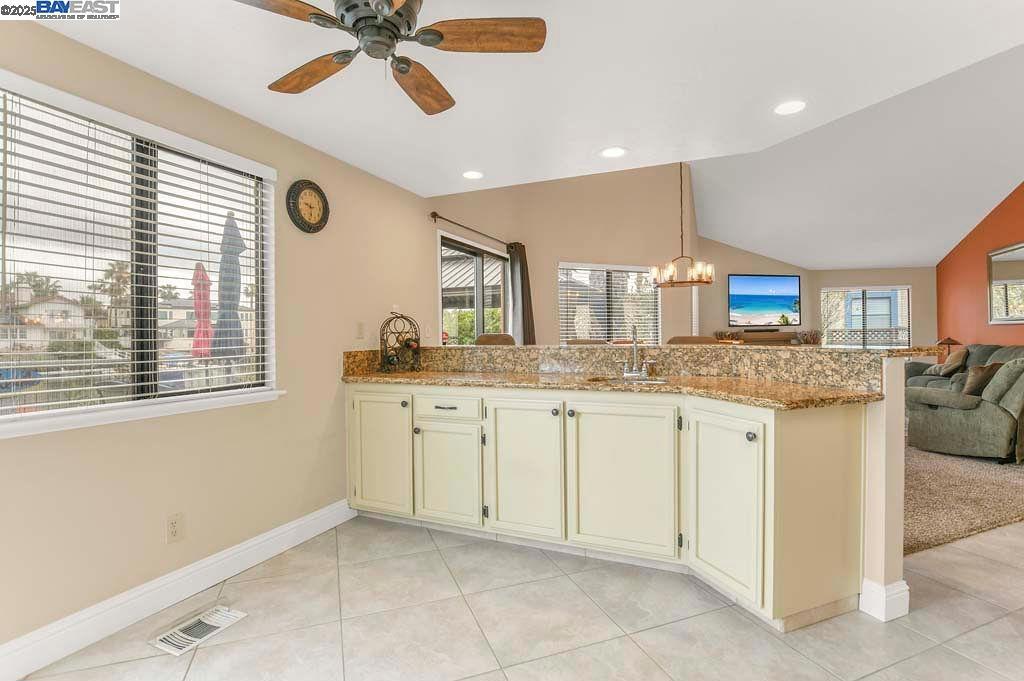 2287 Cove Ct Property Photo 16