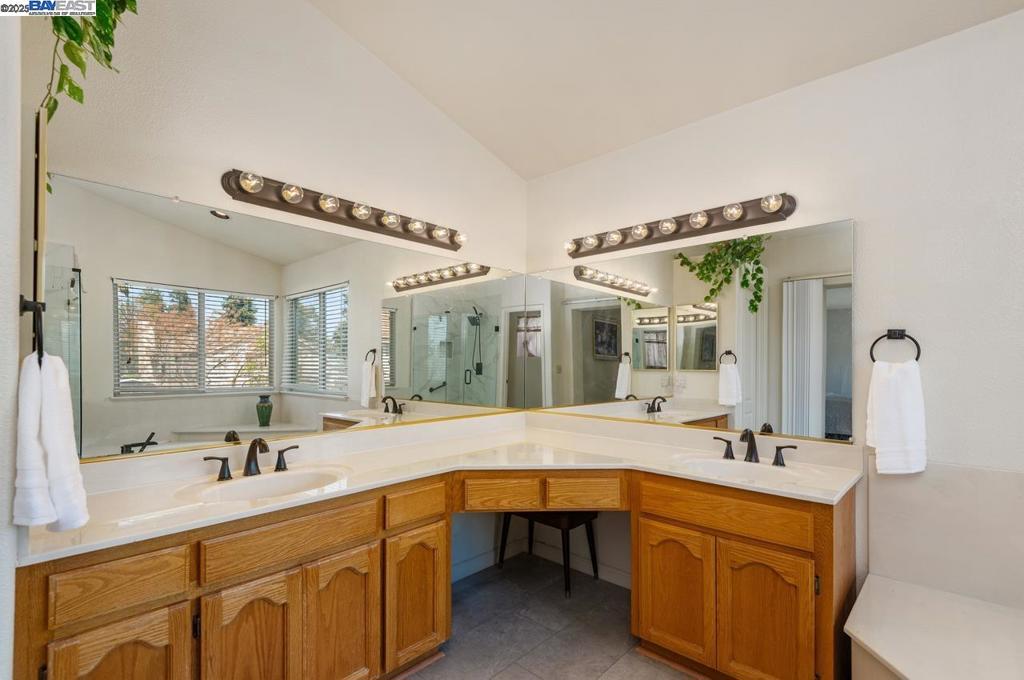 606 Loyola Way Property Photo 16