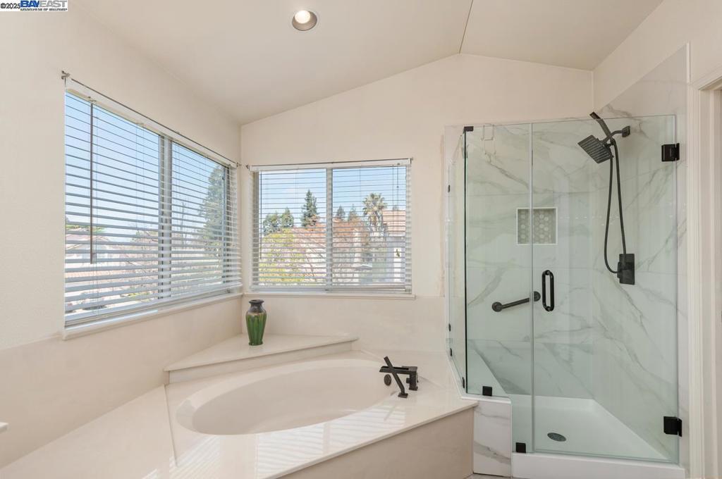 606 Loyola Way Property Photo 17