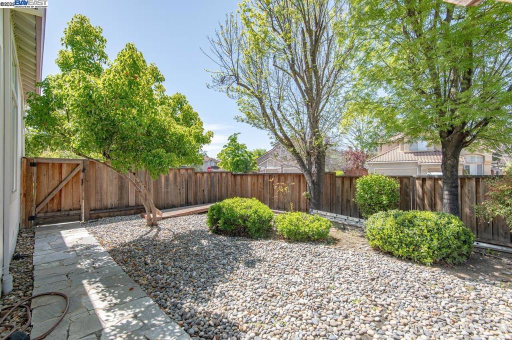 606 Loyola Way Property Photo 23