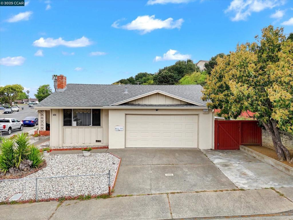 1200 Loyola Way Property Photo 2