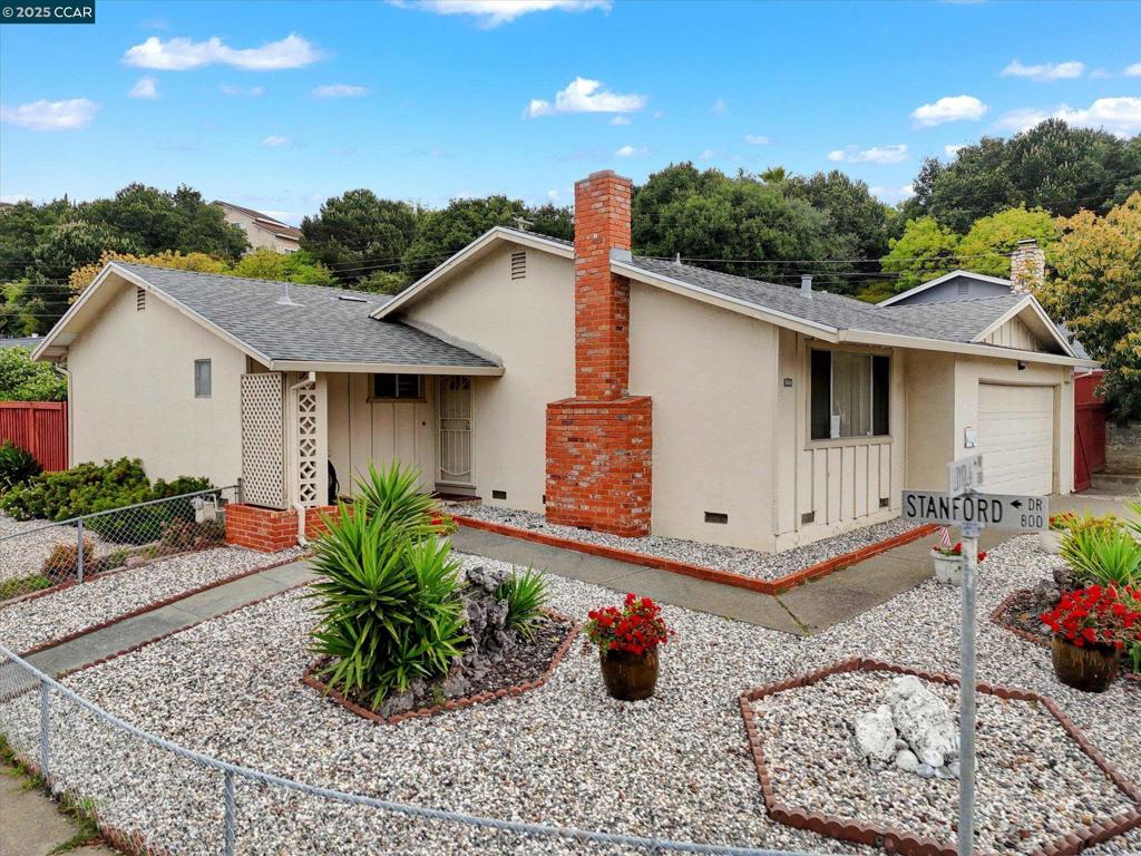 1200 Loyola Way Property Photo 5
