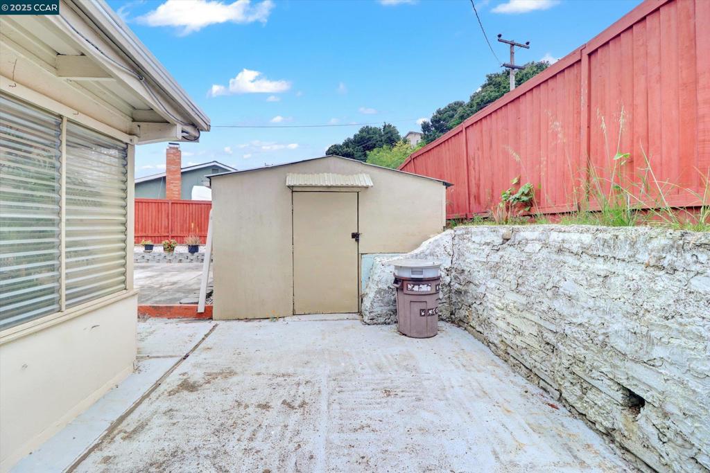 1200 Loyola Way Property Photo 15
